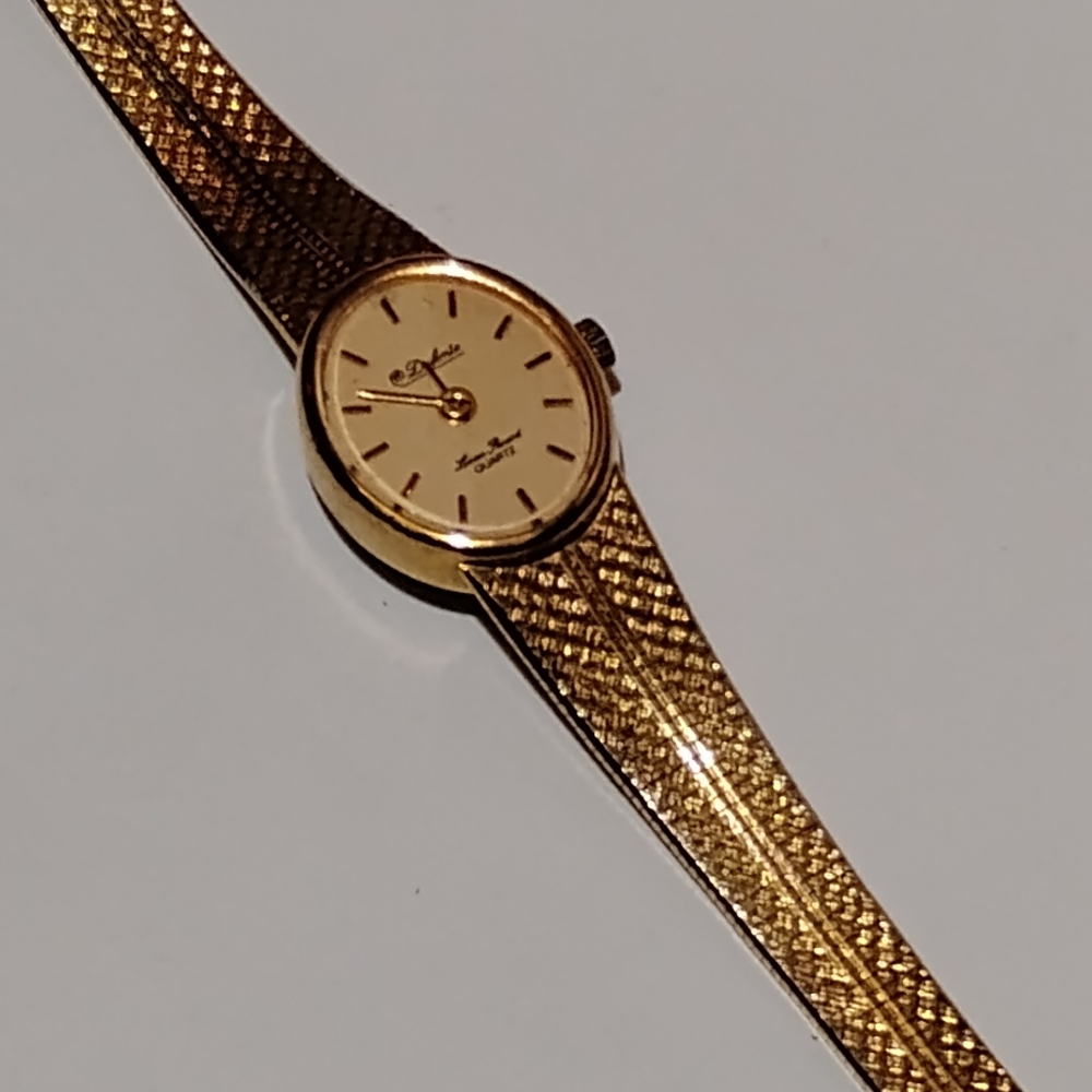 Lucerne Gold-Tone Quartz Watch – Vintage Women’s –